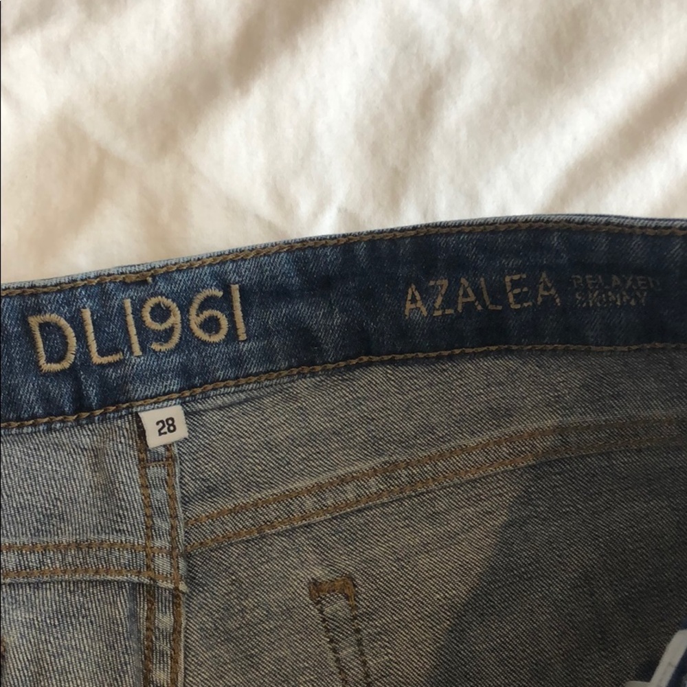 DL1961 Relaxed Skinny Distressed Jeans Size 28 - Picture 3 of 8